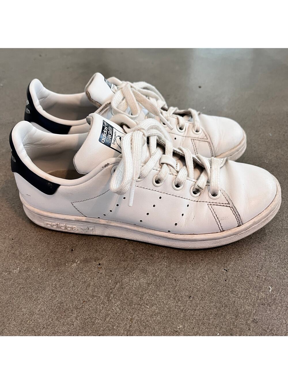 Adidas Originals Stan Smith All White casual tennis shoes youth boys size 4.5